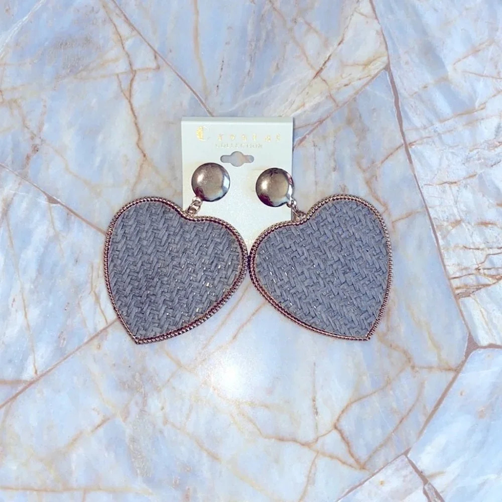 Crystal Collection Large‎ Heard Earring - Picture 2 of 10